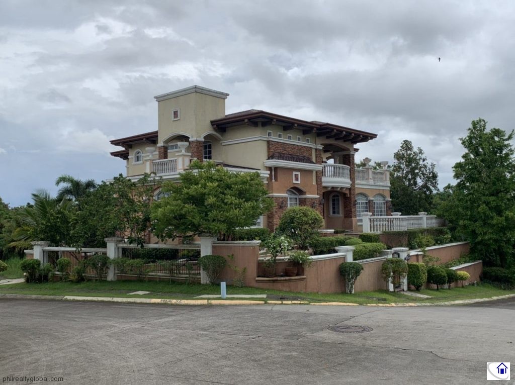 5 Bedroom House in Ayala Greenfield Estates, Calamba