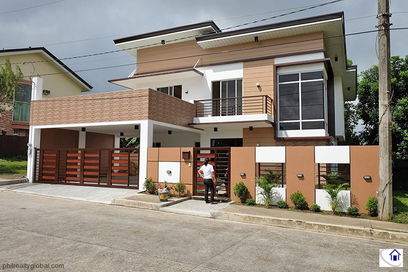 Royale Tagaytay 4-Bedroom House and lot for sale - 1